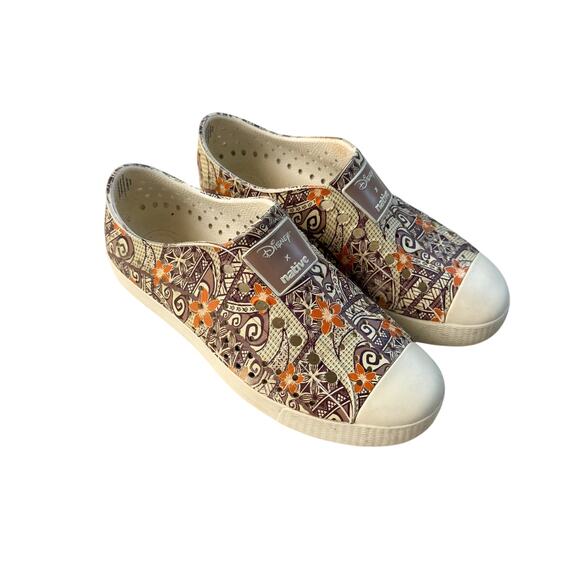 Disney x Native Patterned Slip-On Shoes Moana Size 5 Women’s - Picture 2 of 9